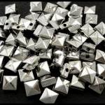  200pcs 7mm Silver Acrylic Pyramid ..