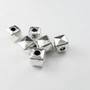  60pcs 5mm Silver Metal Cube Square Pyramid Beads Charms Pendants Spacers PND-401