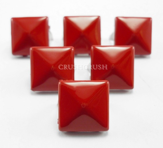  50pcs 1/2inches Red Pyramid Studs Punk ROCK Biker Spikes spots EMO S1213