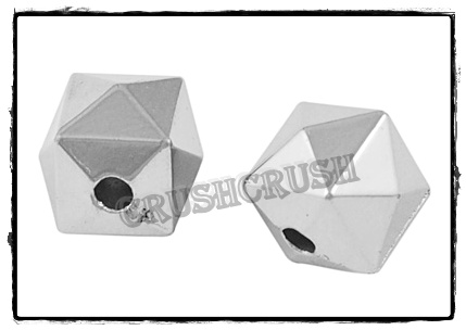  100pcs 8mm Silver Acrylic Square Pyramid Beads Charms Pendants Spacers X87
