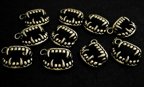 20pcs Antique Brass Vampire Teeth Fangs Twilight Charms Pendants PND-398