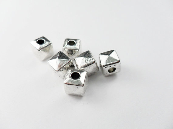  25pcs 7mm Silver Metal Cube Square Pyramid Beads Charms Pendants Spacers PND-400